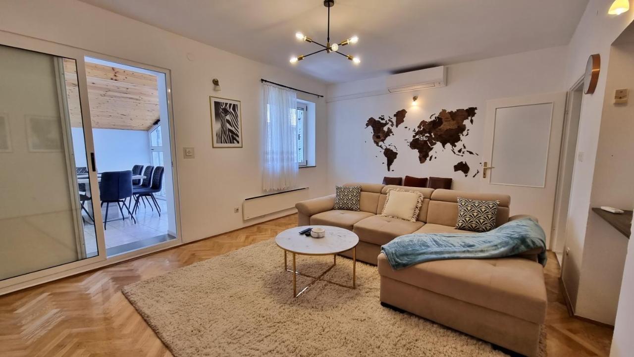 Apartment Hana Omiš Esterno foto