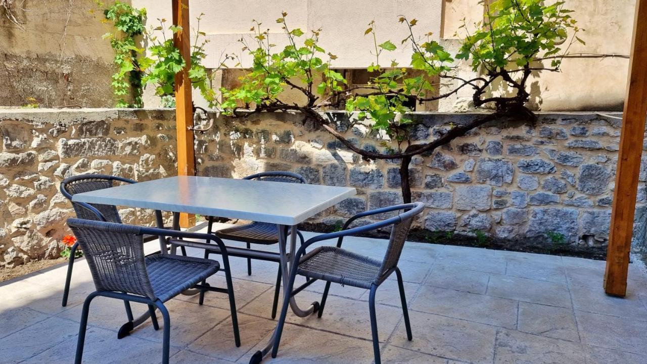 Apartment Hana Omiš Esterno foto