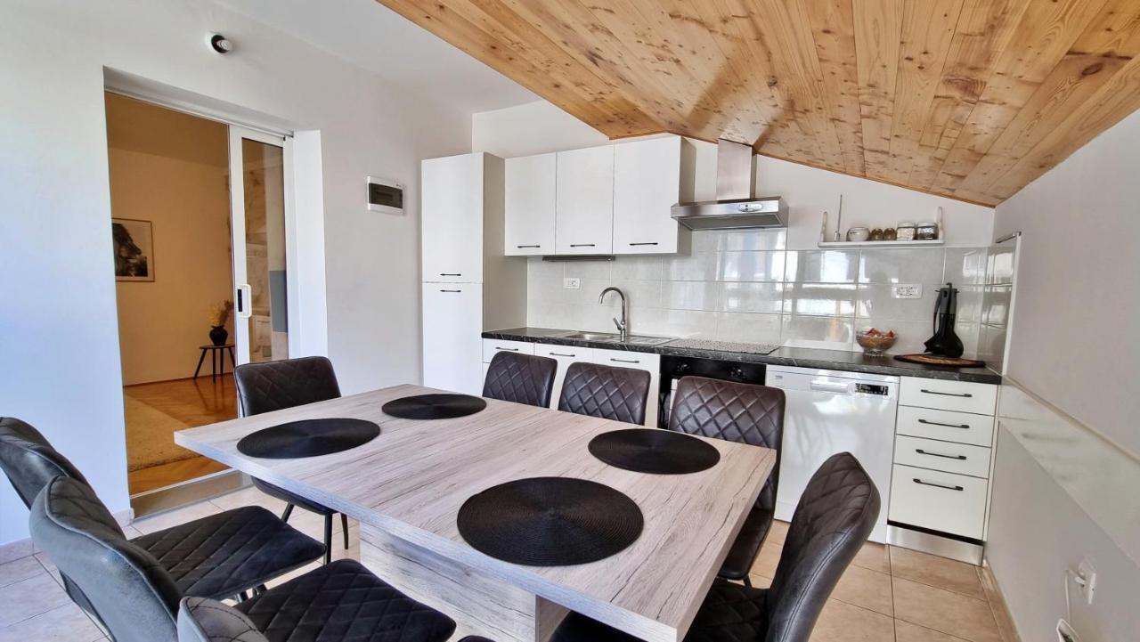 Apartment Hana Omiš Esterno foto
