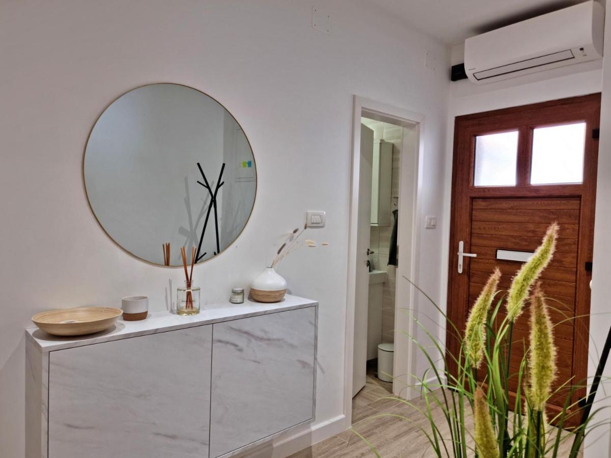 Apartment Hana Omiš Esterno foto