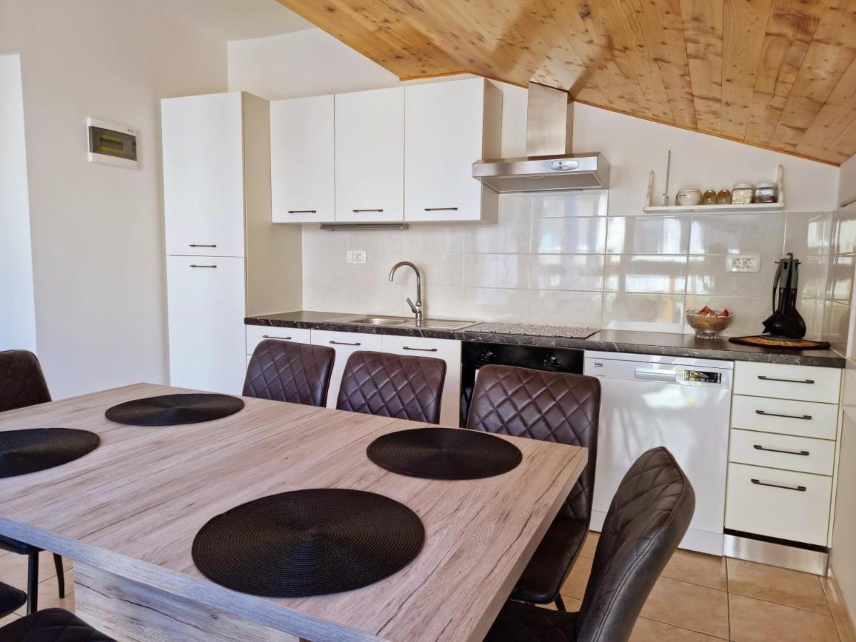 Apartment Hana Omiš Esterno foto