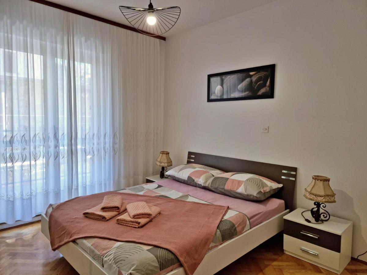 Apartment Hana Omiš Esterno foto