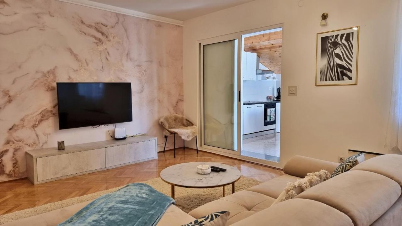 Apartment Hana Omiš Esterno foto