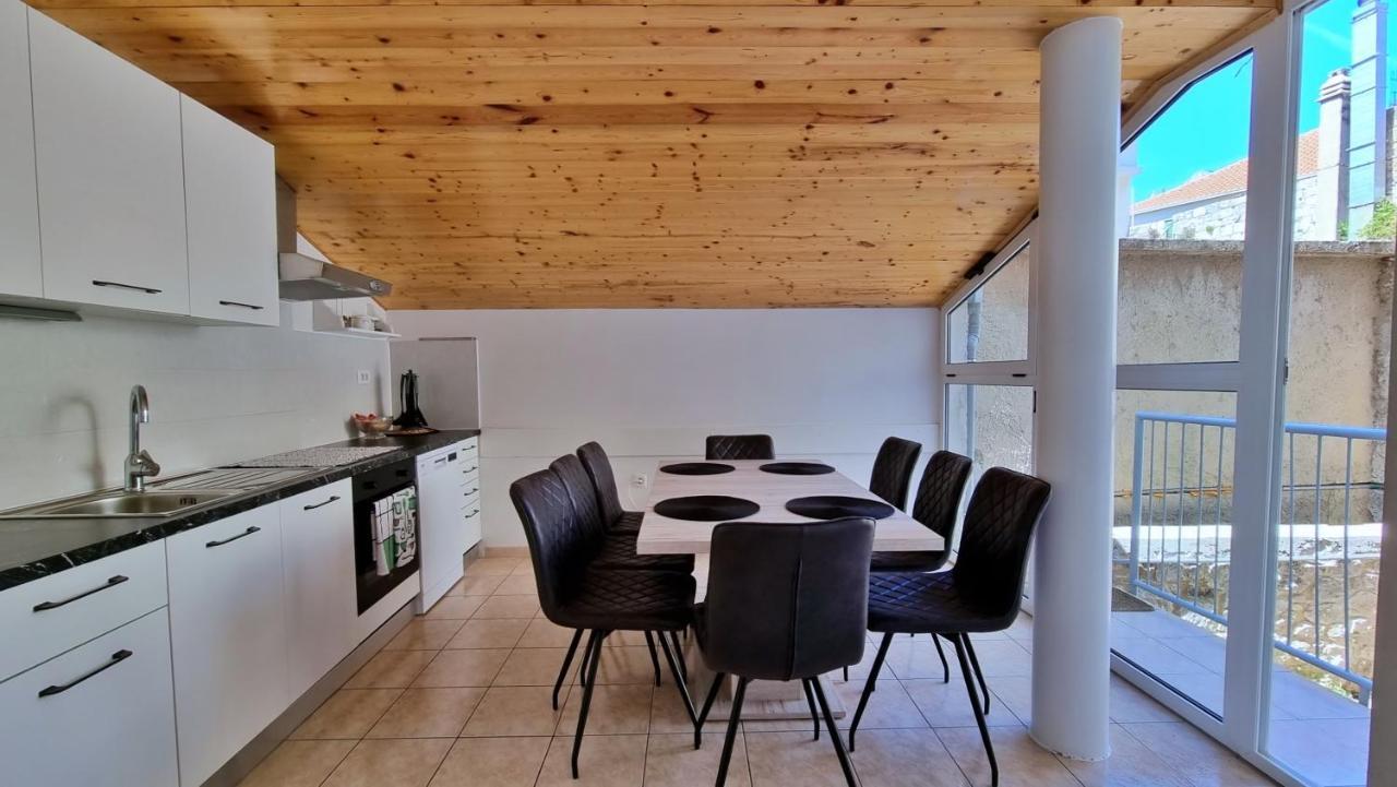 Apartment Hana Omiš Esterno foto