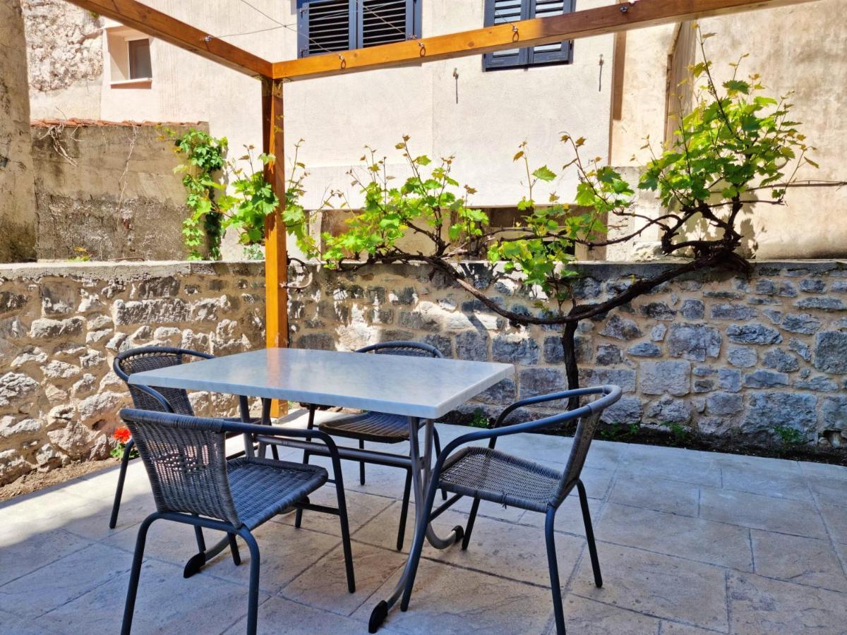 Apartment Hana Omiš Esterno foto