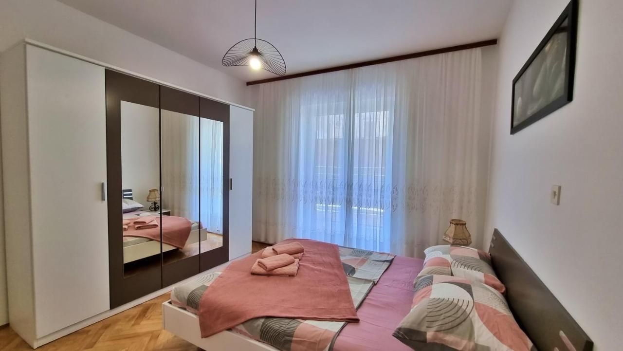 Apartment Hana Omiš Esterno foto