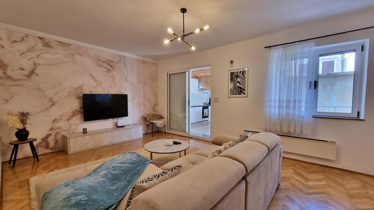 Apartment Hana Omiš Esterno foto