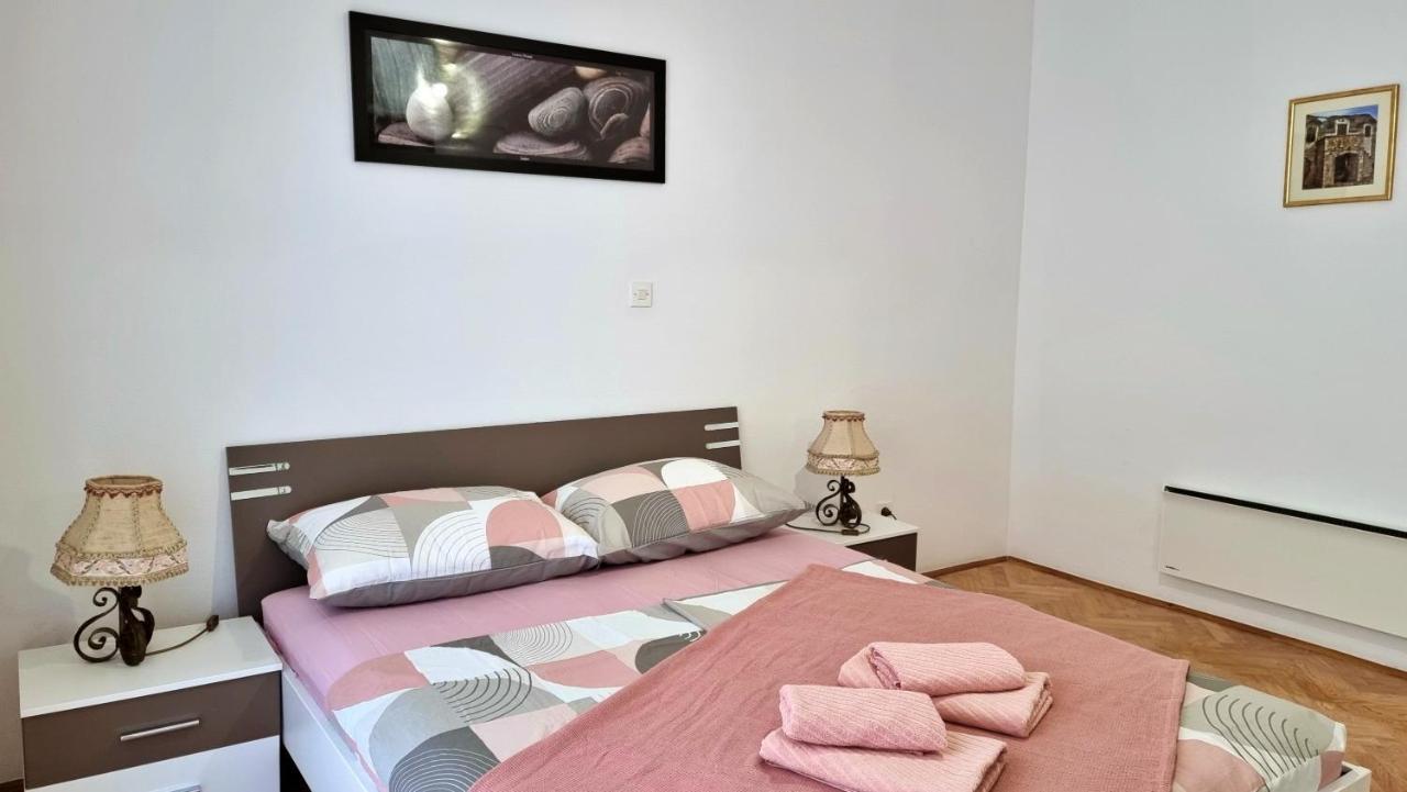 Apartment Hana Omiš Esterno foto