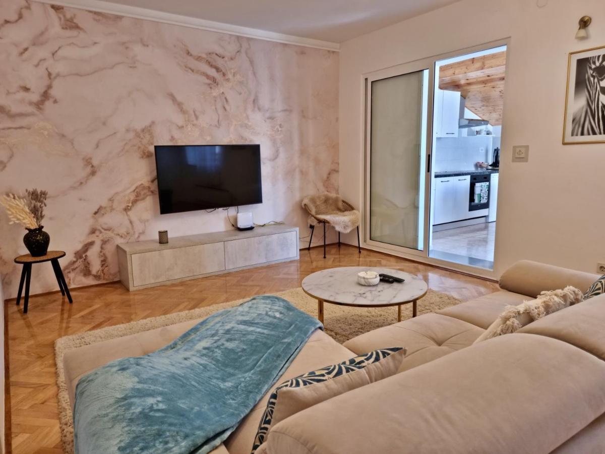 Apartment Hana Omiš Esterno foto